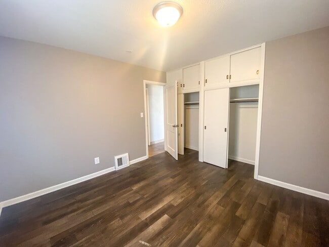 Building Photo - 2 Bedroom Single Family