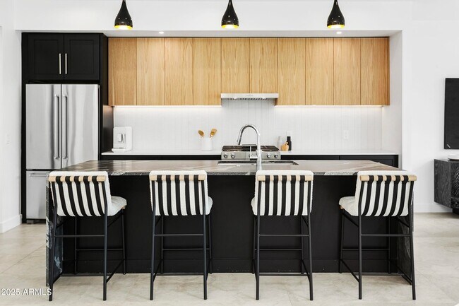 Building Photo - 4002 N 33rd Pl