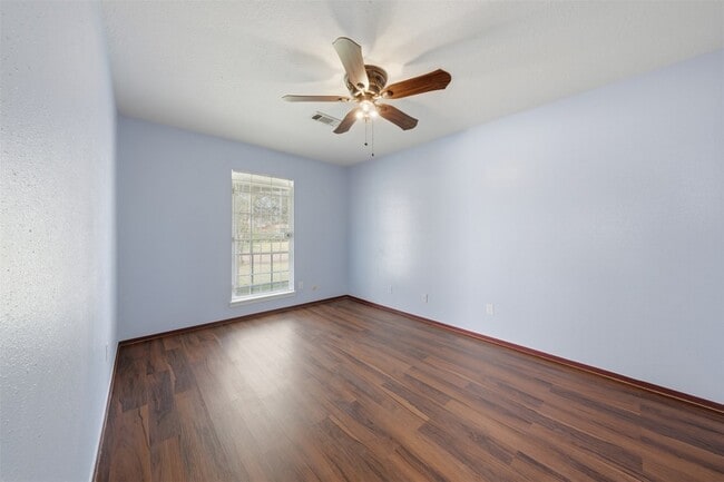 Building Photo - 7015 Pella Dr