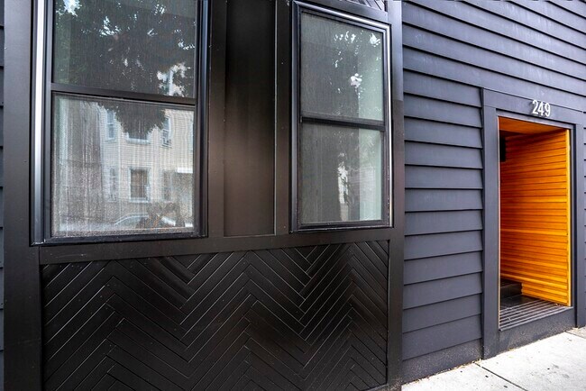 Building Photo - 249 Marion St