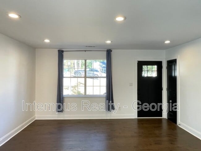 Building Photo - 2867 Joyce Ave