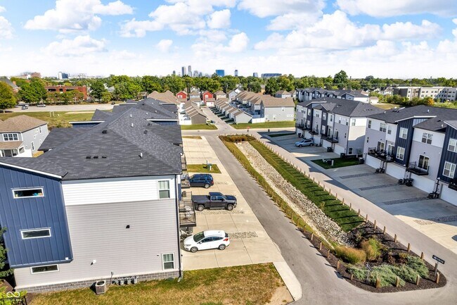 Building Photo - 315 Steeples Blvd