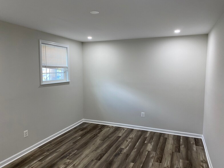 Building Photo - 8152 Larkin Ln