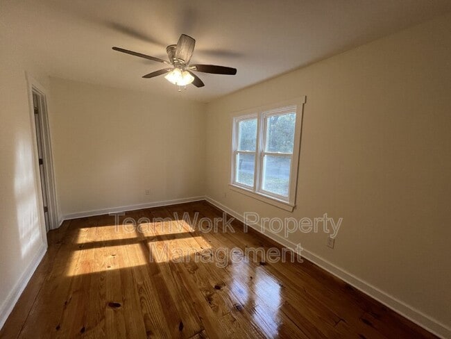 Building Photo - 407 Gruber St