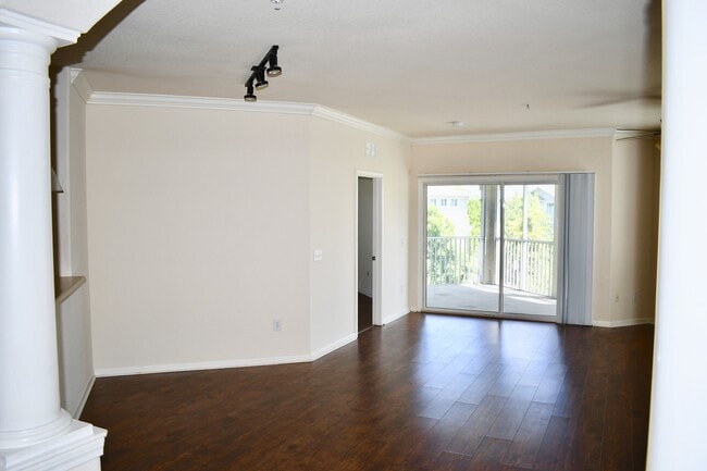 Building Photo - Gardens of Bridgehampton - 3 Bed - 3 Bath - Hardwood Laminate Floors