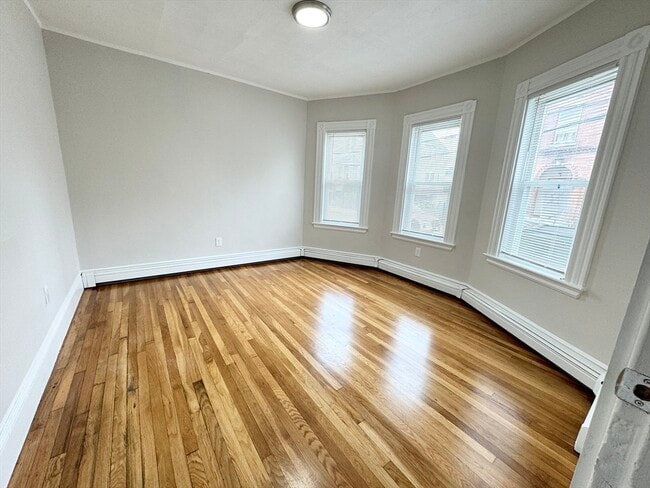 Building Photo - 57 Burrell St