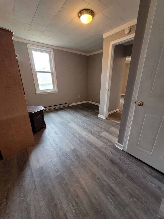 Building Photo - 127 Schoolhouse Rd