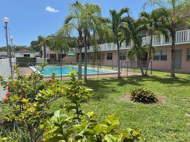 Building Photo - 6050 SW 27th St