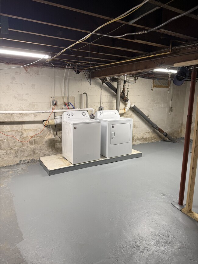 Building Photo - 36 Riverview Rd