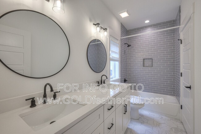 Building Photo - 709 23rd St