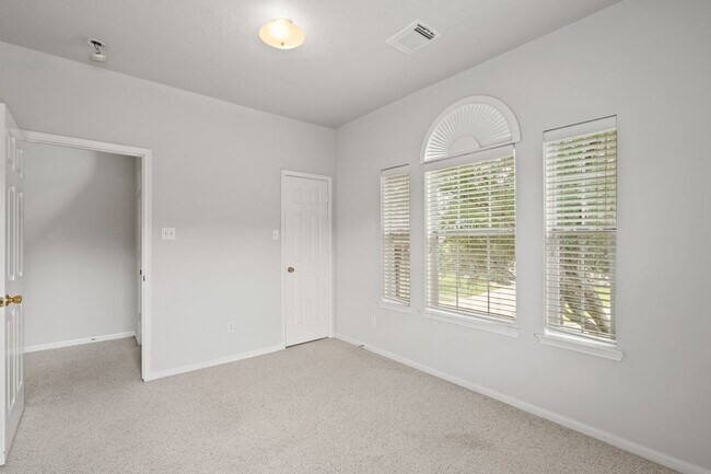 Building Photo - 4030 Chestnut Bend