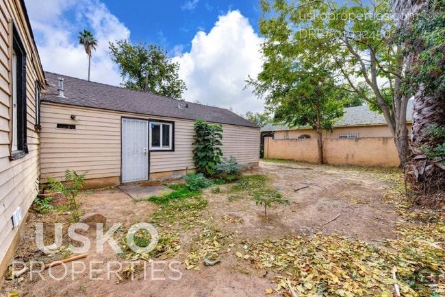 Building Photo - "Charming 2-Bedroom Duplex on Mendocino Bl...