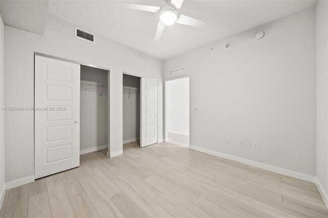 Building Photo - 555 NE 8th St