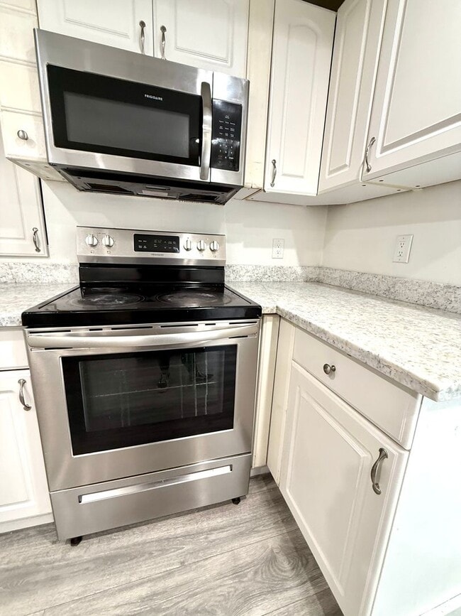 Building Photo - Stylish 2-Bed Tacoma Home