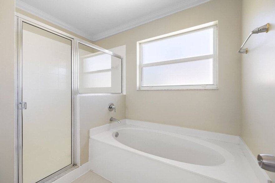 Building Photo - 1512 SW 106th Ave