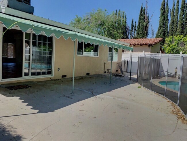 Building Photo - Charming, Remodeled 3-Bed / 3-Bath Home wi...