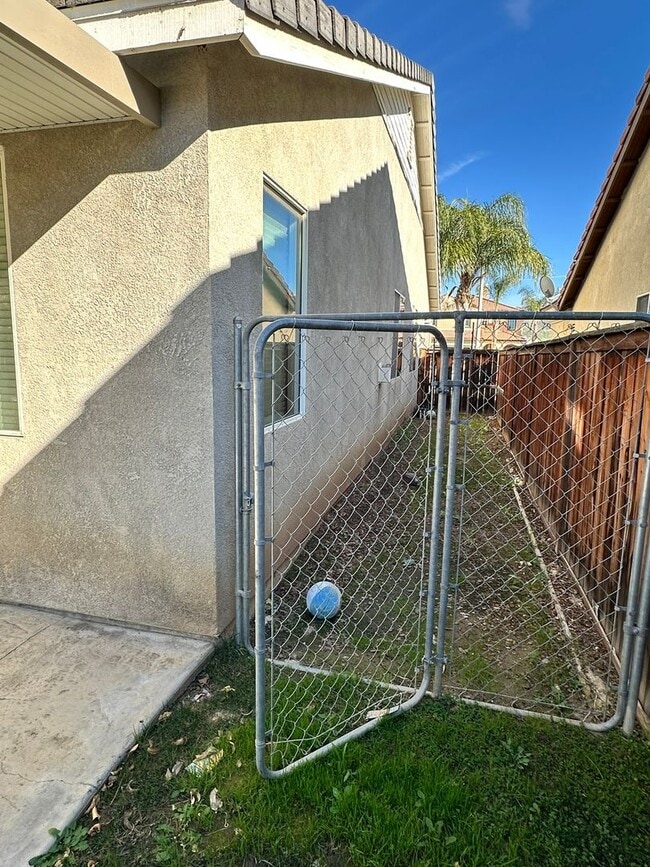 Building Photo - Spacious 4-Bedroom Home in Prime Moreno Valley Location