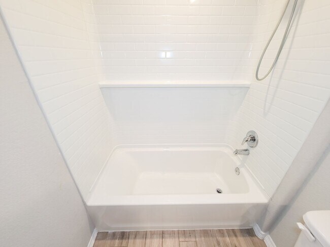 Building Photo - Beautifully updated 5-bedroom, 3.5-bath home located on a quiet cul-de-sac in a desirable Houston...