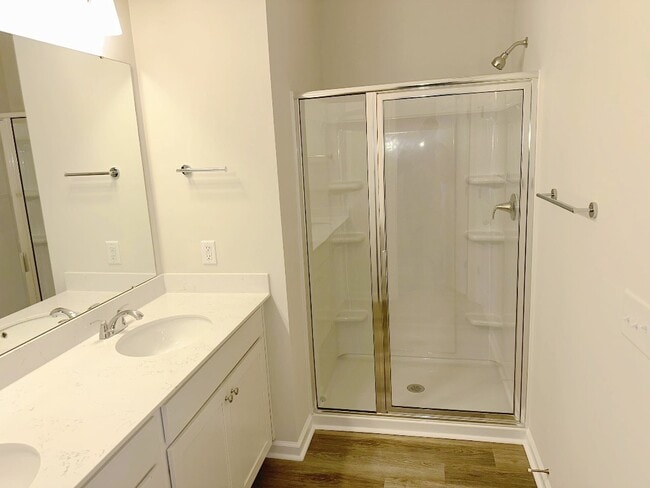 Building Photo - 192 Standing Oaks Dr