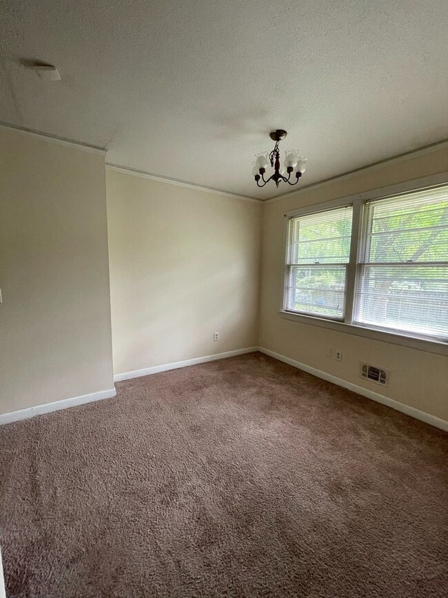 Building Photo - Forest Acres