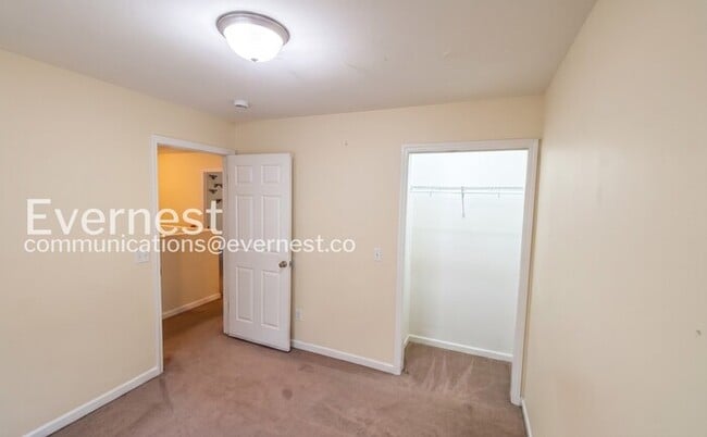 Building Photo - Charming Home with Spacious Garage & Modern Amenities / 3 beds 2 baths / Garage attached / Availa...