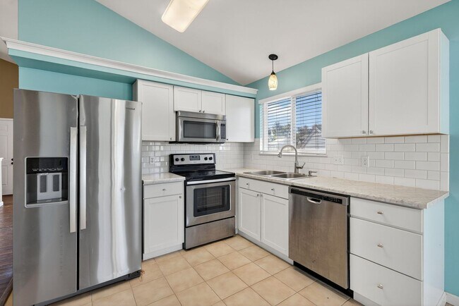 Building Photo - Move-In Ready Gem on a Corner Lot in O’Fal...