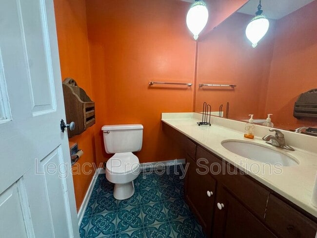 Building Photo - 401 Oakfield Dr