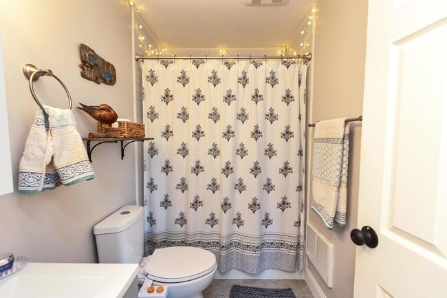 Building Photo - 147 Beech St