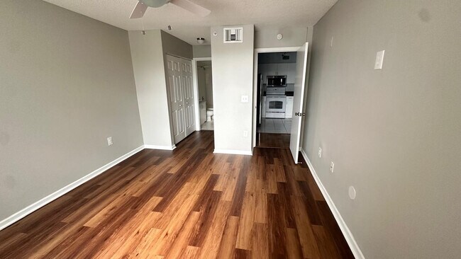 Building Photo - 4836 N State Rd 7