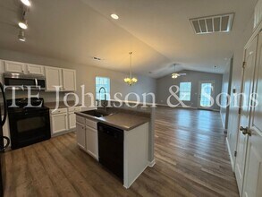 Building Photo - Modern Comfort with Vaulted Ceilings & Garage in Winston-Salem