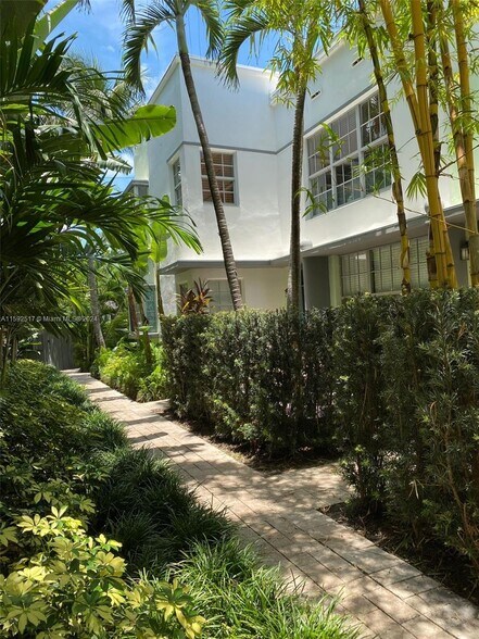 Building Photo - 2921 Sheridan Ave