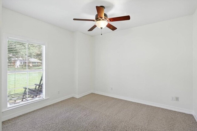 Building Photo - 213 Cambridge Dr