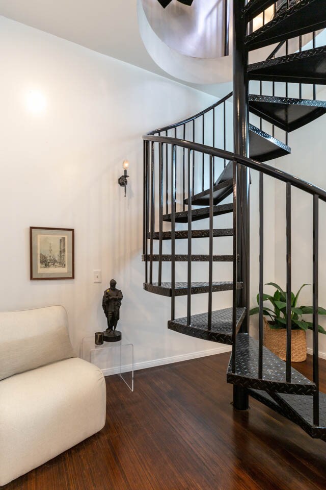 Building Photo - 900 N Hoover St