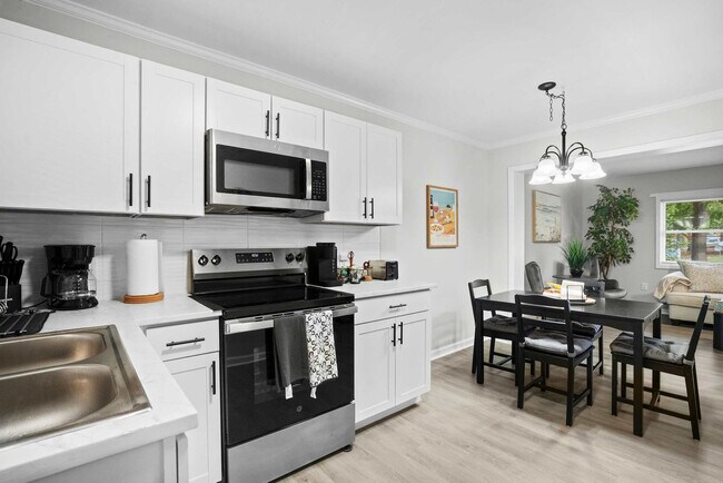 Building Photo - 310 Shelden Dr