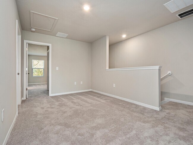 Building Photo - 658 Legacy Lp