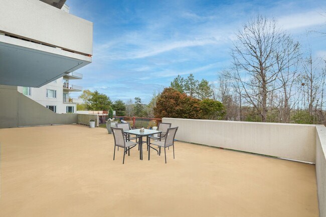 Building Photo - Rare Waterfront Condo in Anchor Point – 3B...