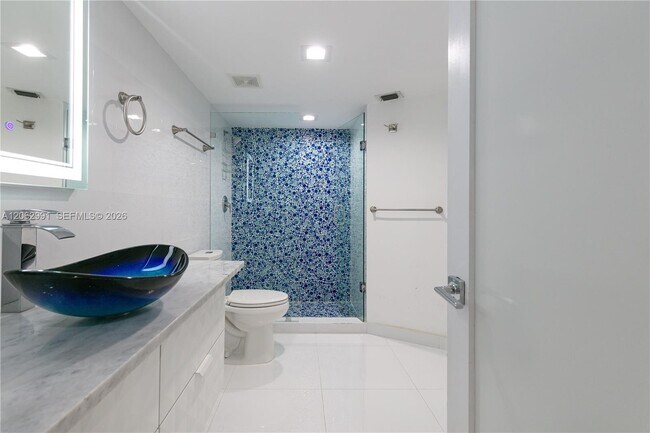 Building Photo - 3500 Mystic Pointe Dr