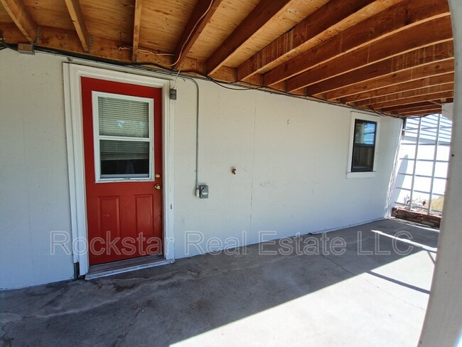 Building Photo - 6011 N Forest Blvd