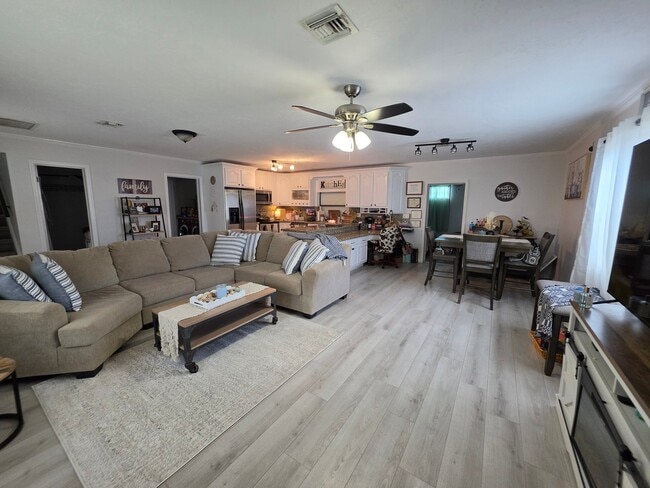 Building Photo - 5980 Woodwind Ct