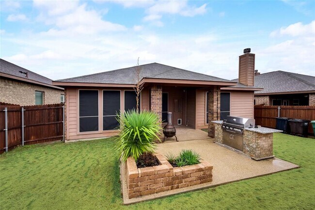 Building Photo - 15825 Carlton Oaks Dr