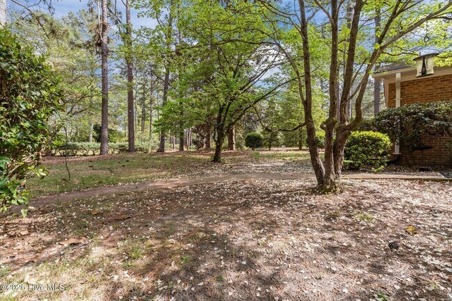 Building Photo - 185 Pine Ridge Dr