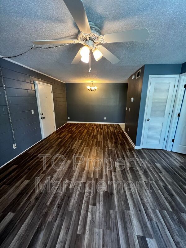 Building Photo - 402 Lower 8th Ave S