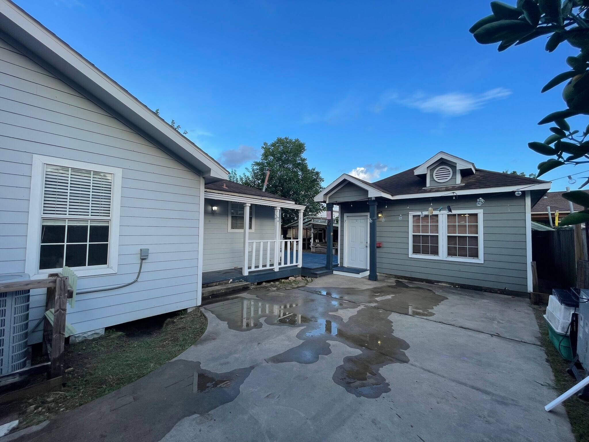 Studio house - 1934 July St