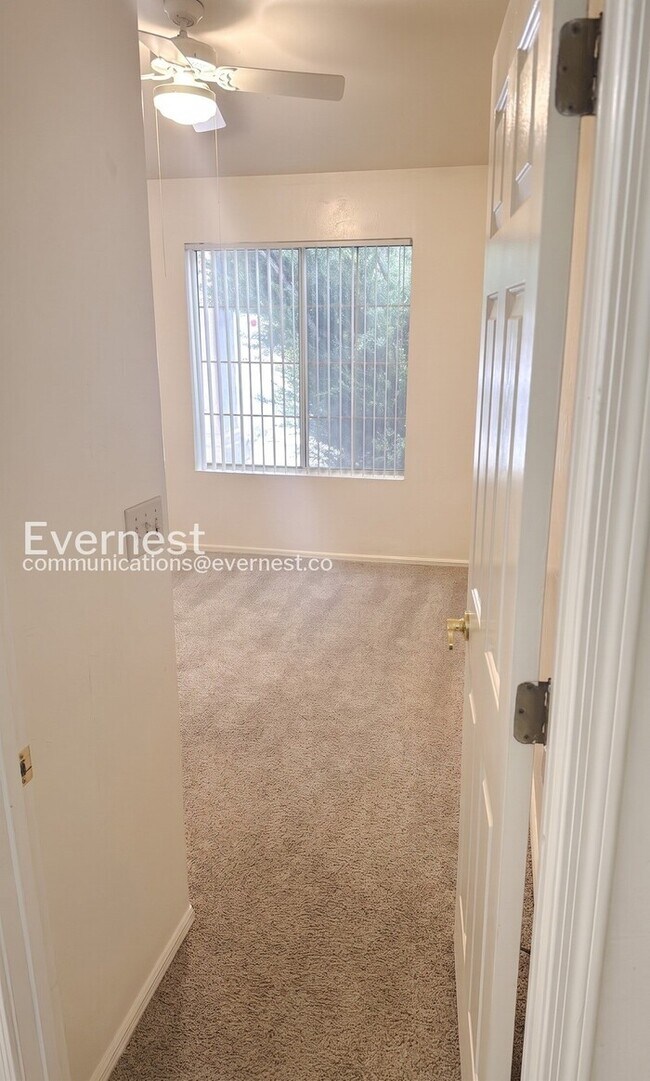 Building Photo - 4 Bed/2 Bath Home with Private Pool & 3-Car Garage / Vouchers Accepted / Available Now!