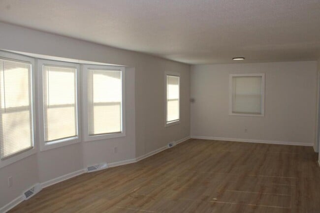 Building Photo - 18008 E 27 St S