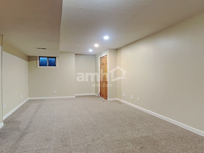 Building Photo - 8518 Woodcreek Dr