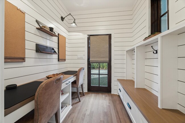 Building Photo - 20 Lacewood Ln