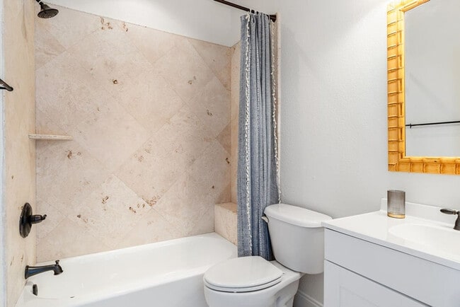 Building Photo - 337 Grande Pointe Cir