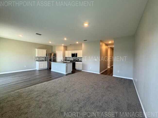 Building Photo - "SEPTEMBER MOVE IN SPECIAL: $500 off on 2n...