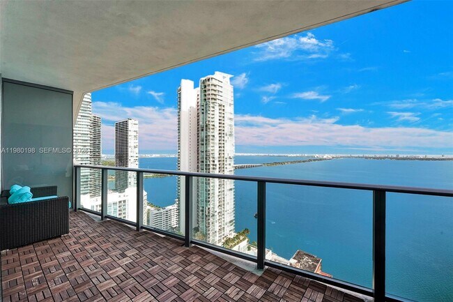 Building Photo - 460 NE 28th St